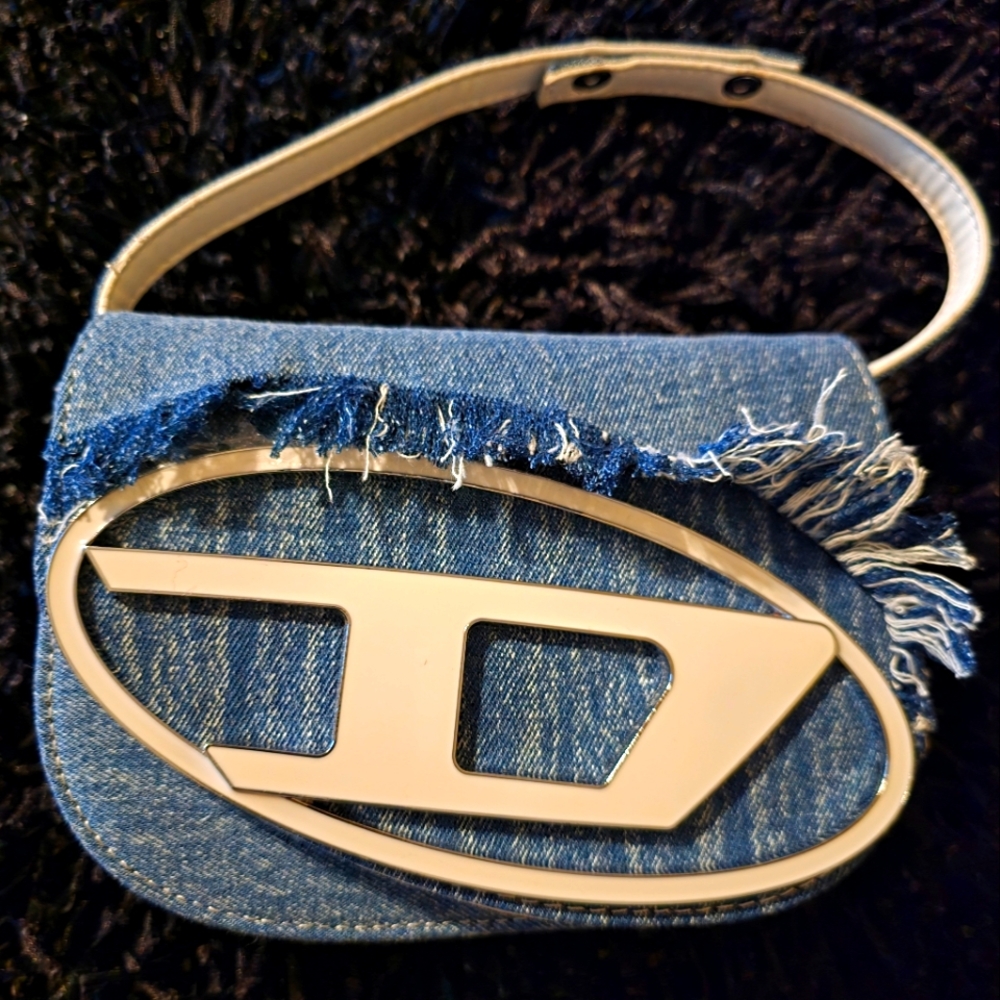 Denim D clutch bag!!! 🔥😍
